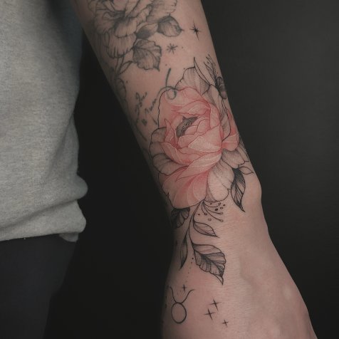 Татуировка в стиле тату графика цветы